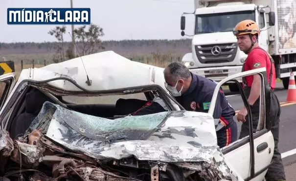 Acidente na BR-262 deixa uma vítima fatal e três feridos